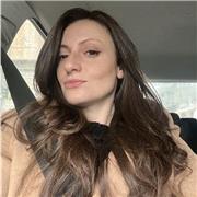 Laureata in materie umanistiche impartisce lezioni di italiano per stranieri